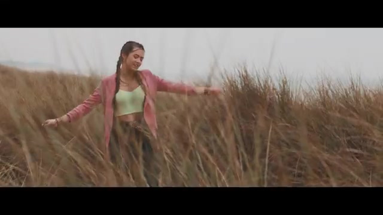 Emma May - Klein meisje  (Officiële videoclip) - medium