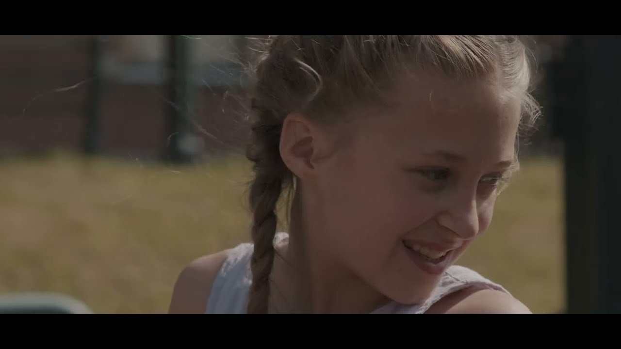 Lily - Helden (Officiële Videoclip) - close-up