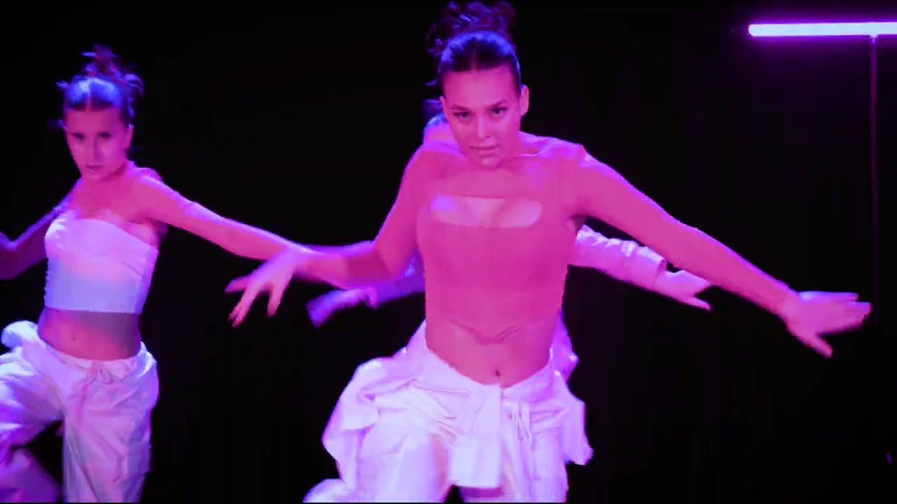 Diluna Dansschool - Ariana Grande – Into You (Dance Cover) - projectstill 2