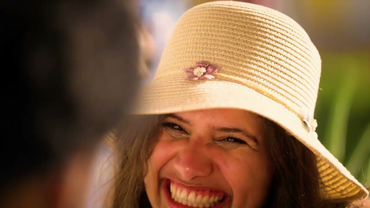 Jessi Calor - Hand-Me-Down (Officiële videoclip) - projectstill 3